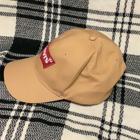 ⚠️ Levi’s tan baseball hat - Picture 2 of 8